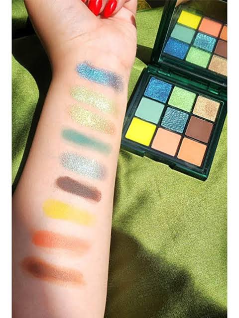 Huda Beauty
Wild Obsessions Eyeshadow Palette